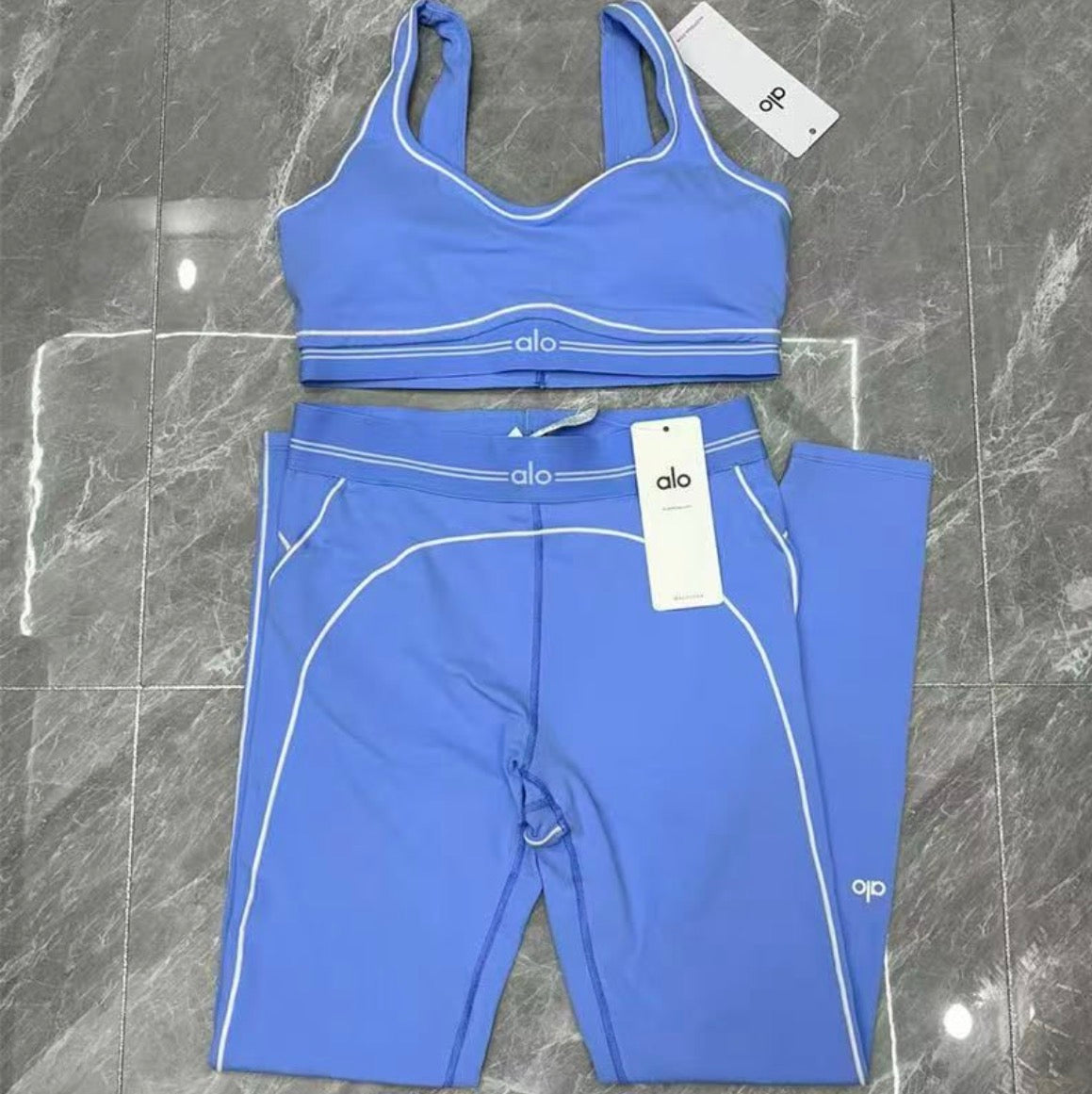 Alo Yoga Set