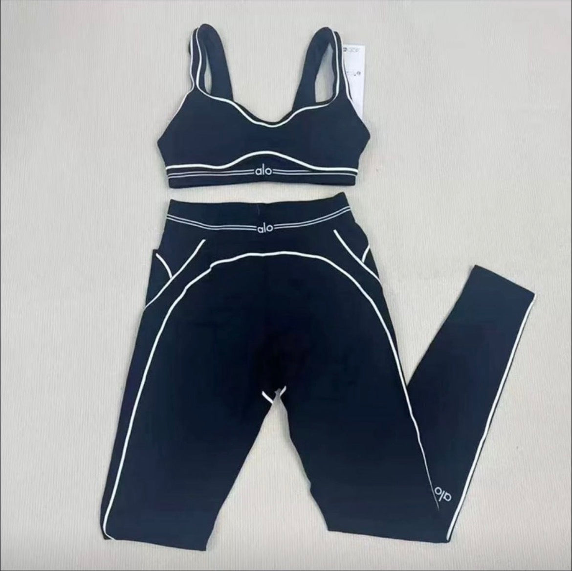 Alo Yoga Set