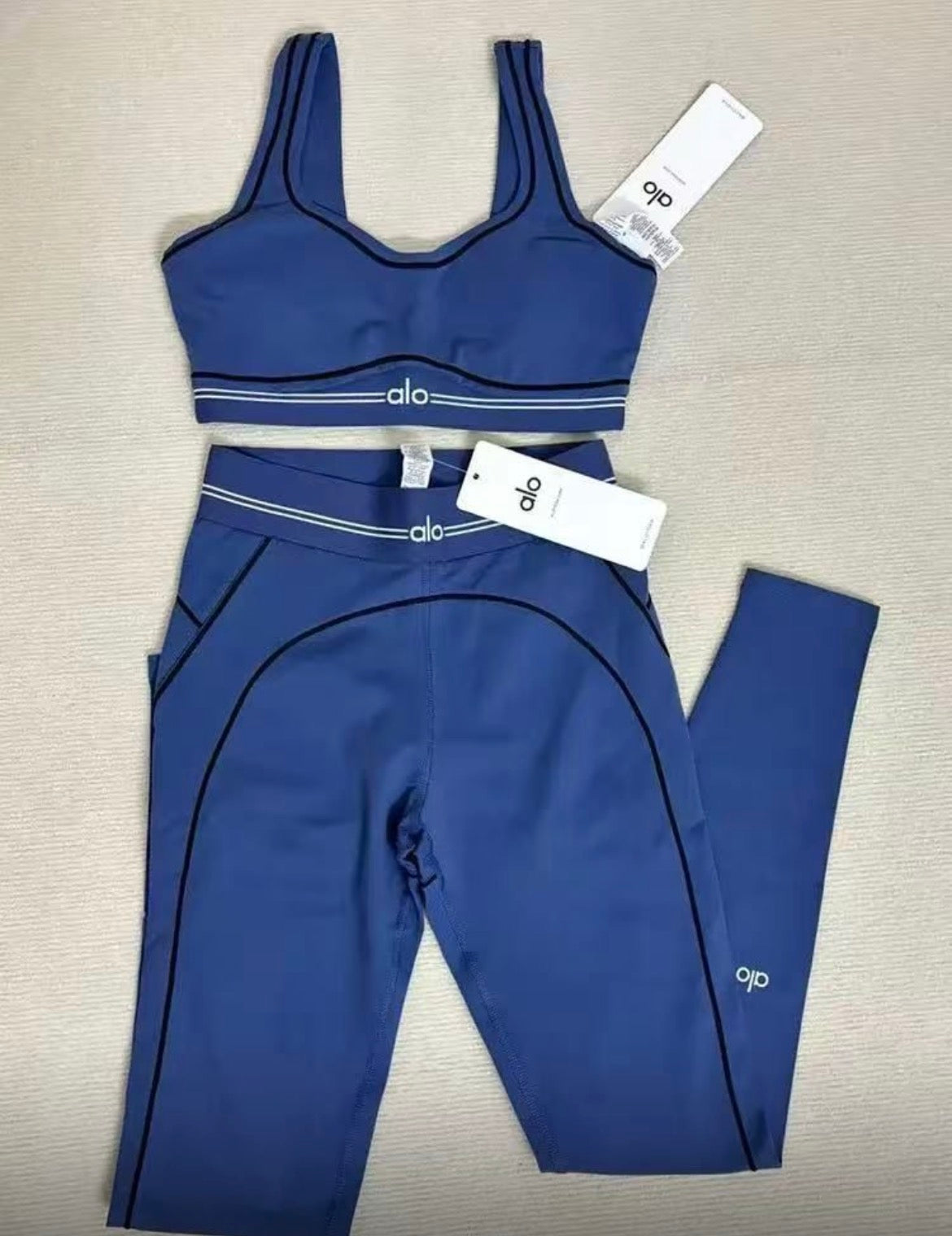 Alo Yoga Set