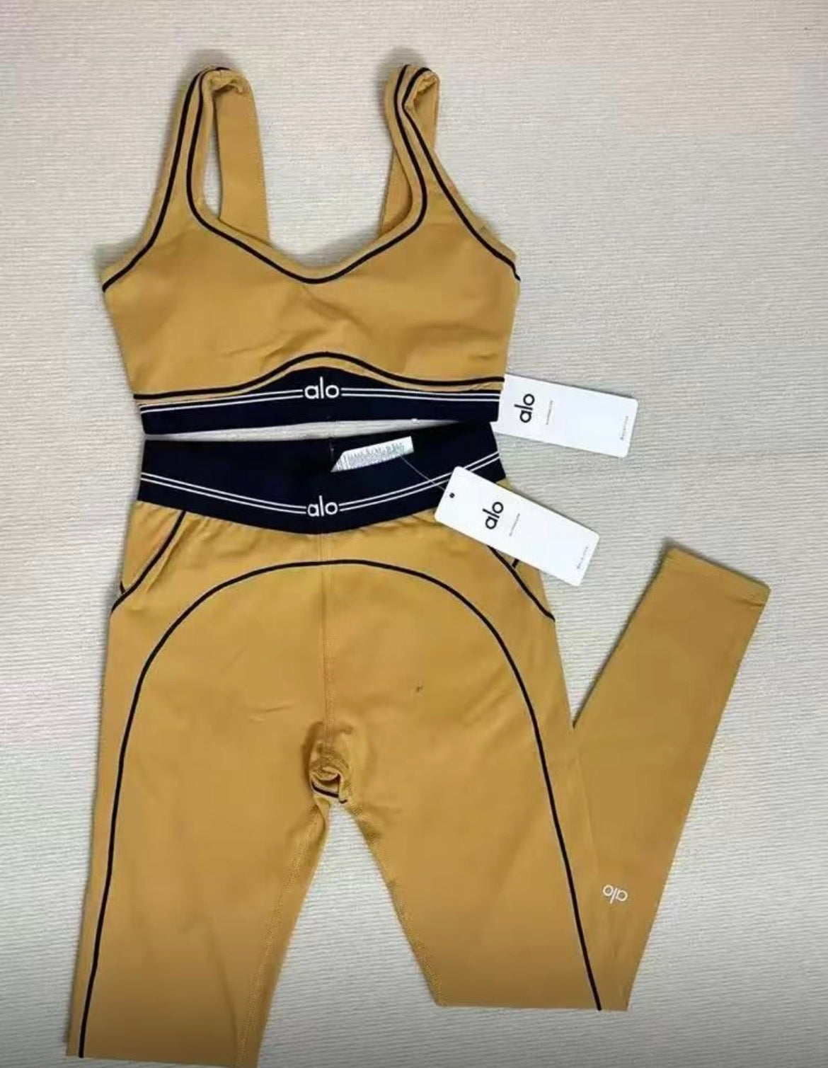 Alo Yoga Set